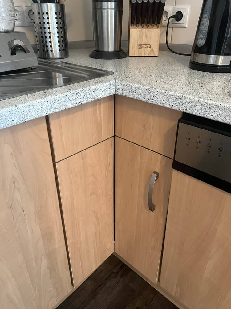 Eckschrank mit Karussell geschlossen - ©Altersgerecht Modernisieren