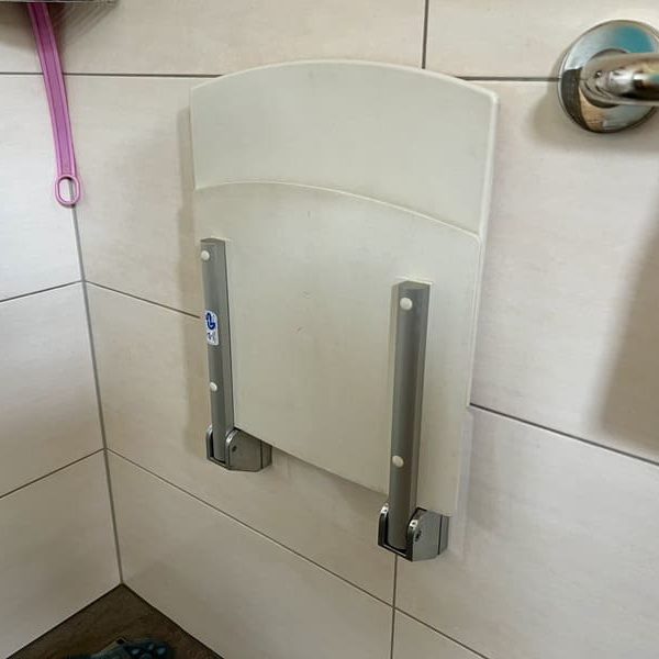 Einklappbarer Sitz für die Dusche - © Altersgerecht Modernisieren